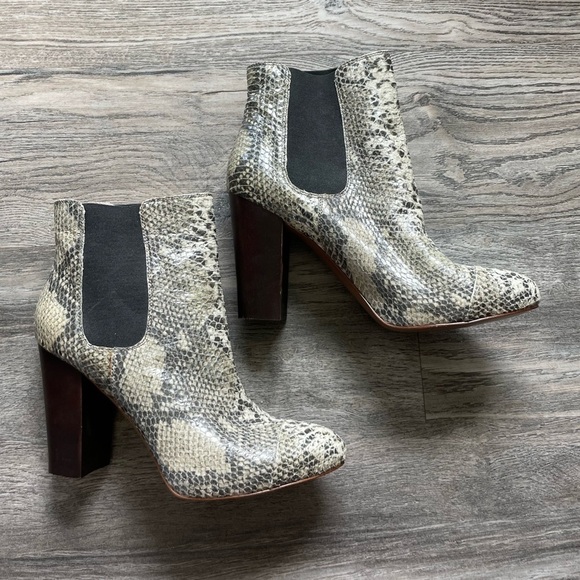 Juicy Couture Women’s Snakeskin Heeled Booties, size 10 - Picture 3 of 10